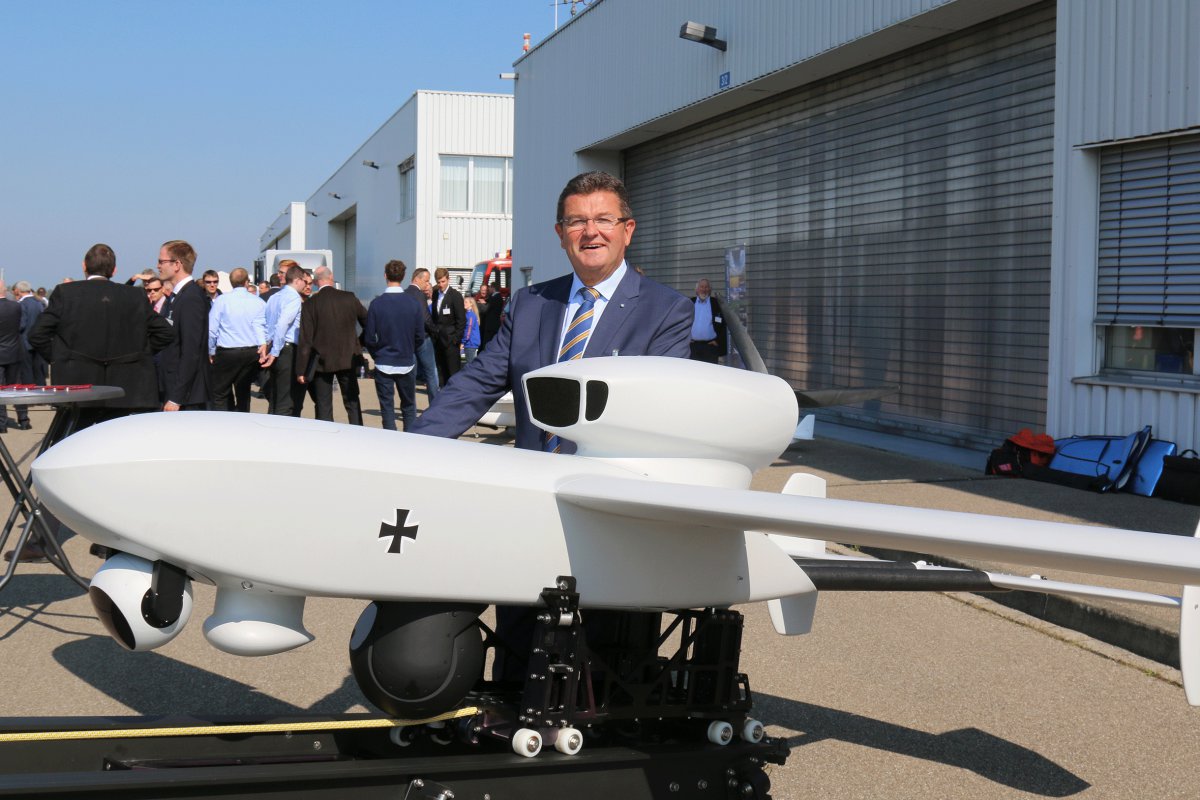 Bavaria´s State Secretary for Economy and Technology, Franz Josef Pschierer with EMT LUNA NG tactical UAS