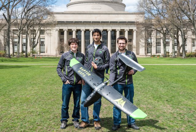 RaptorMaps_founders_with_plane