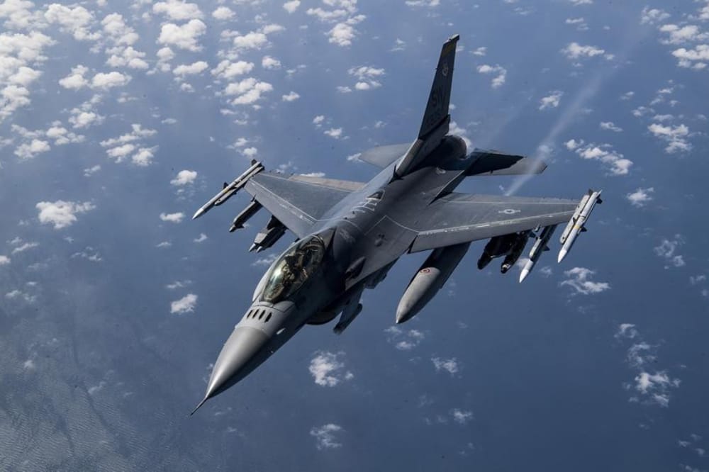 AI-Operated Fighter Jet will Fly US Air Force Secretary in a Test of Military's Future Drone Warplanes