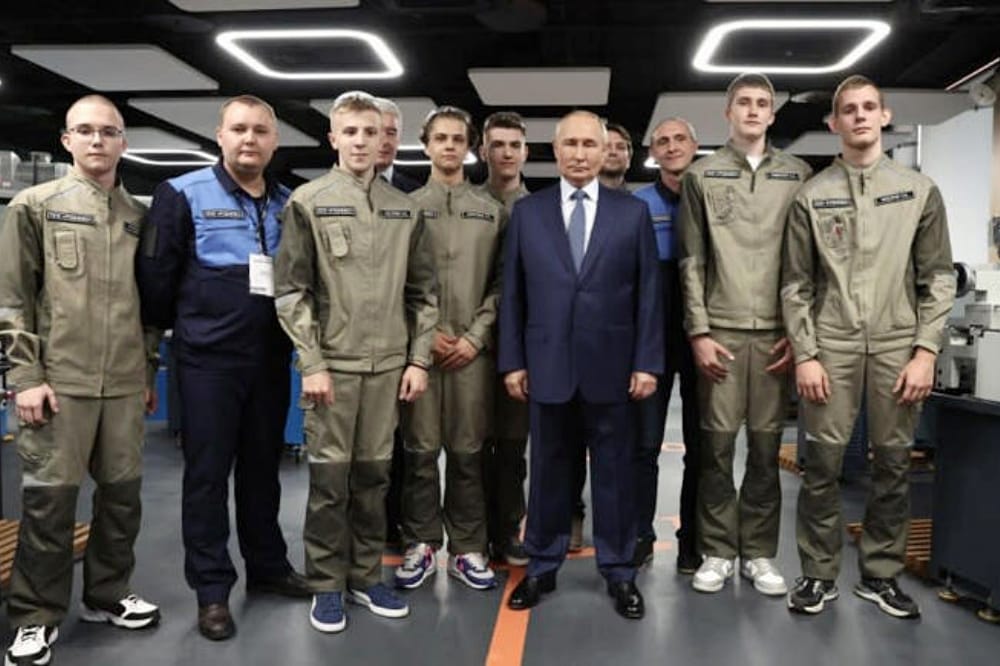 Putin Opens Drone Training College in Moscow