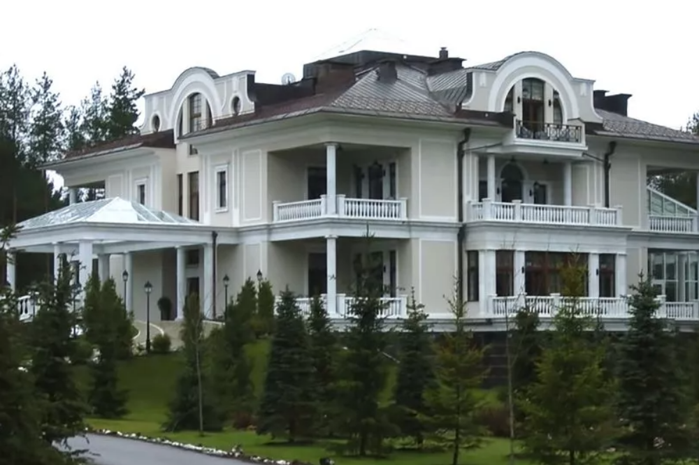 Ukraine Drone Flew Over Putin's Woodland Palace on Way to St Petersburg Oil Depot