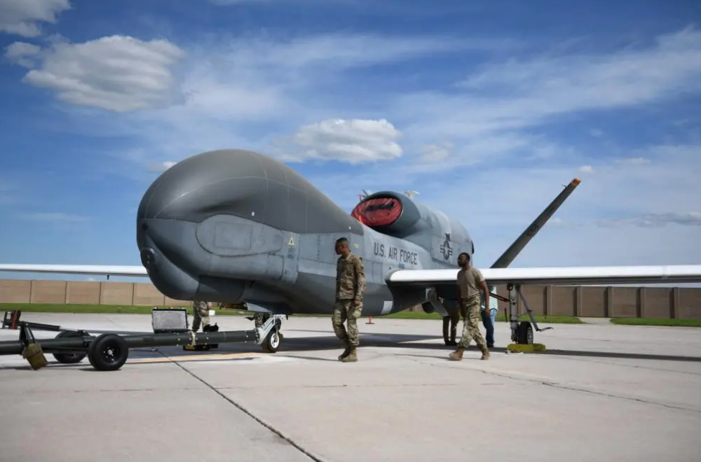 US RQ-4 Global Hawk Temporarily Deploys to England