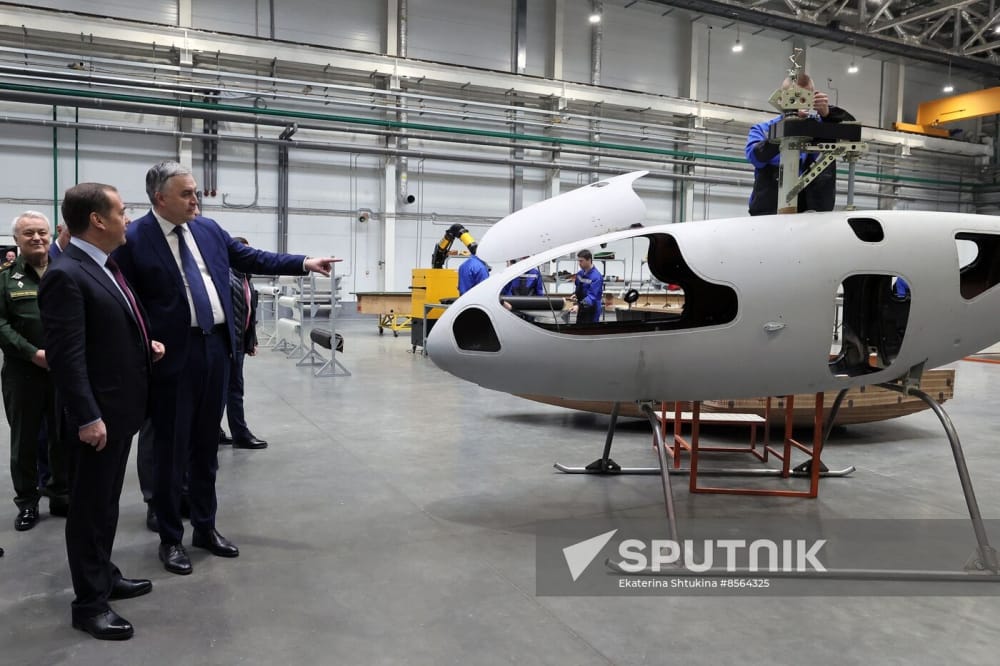 Medvedev Visits Unmanned Helicopter Factory in Moscow Industrial Park