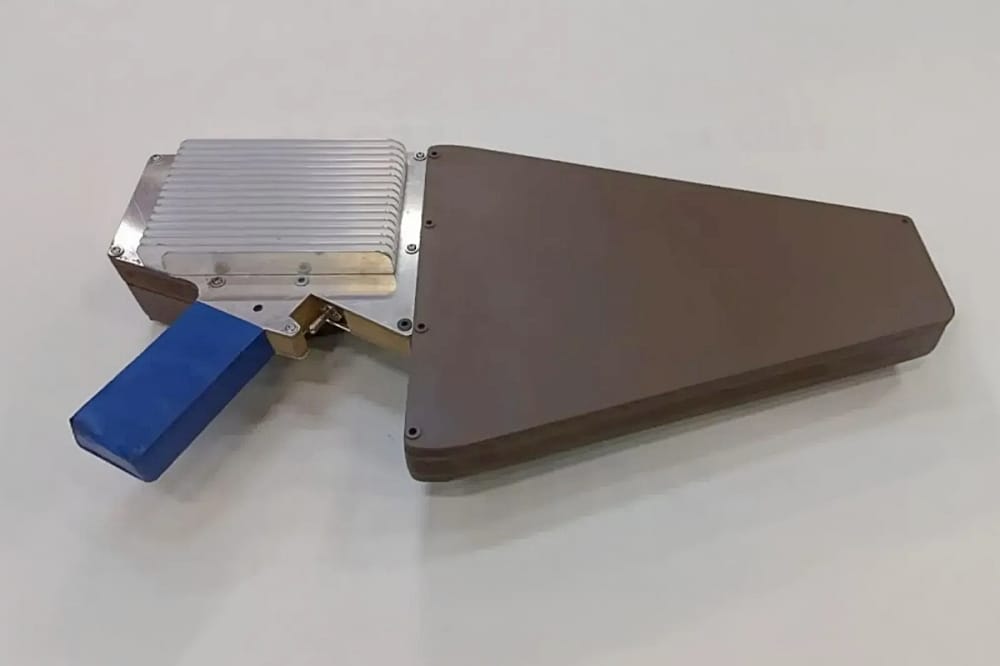 Ukraine Arms Soldiers with Domestic Anti-Drone Pistol