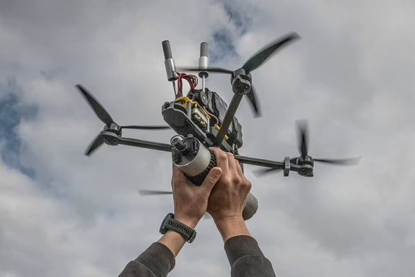 Kyiv’s Drone Suppliers Ramp Up Production of Cheap EW-Proof Computer-Guided Drones