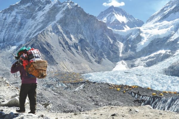 Nepal to use Drones to Transport Garbage from Mount Everest