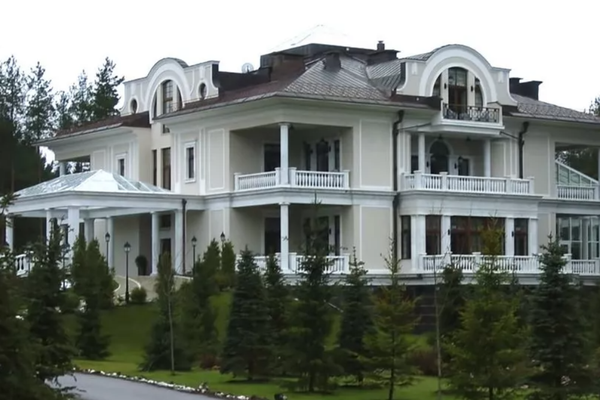 Ukraine Drone Flew Over Putin's Woodland Palace on Way to St Petersburg Oil Depot