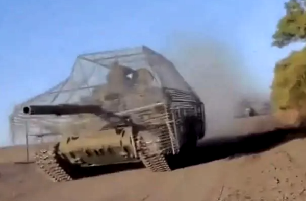 Russians Wrap Old T-62 Tanks In Drone Armour